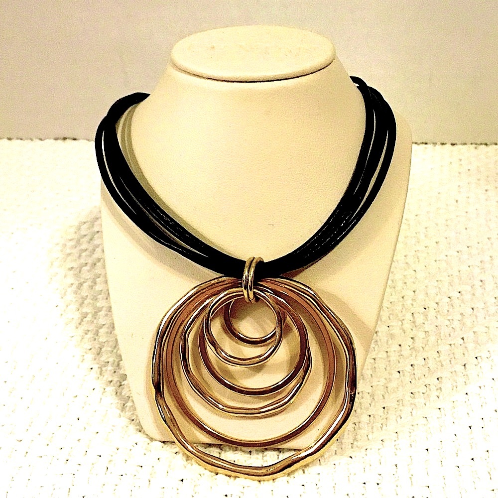 Jones New York JNY Western Leather Gold Metal Ring circle Necklace ☝🏻🥰🎁